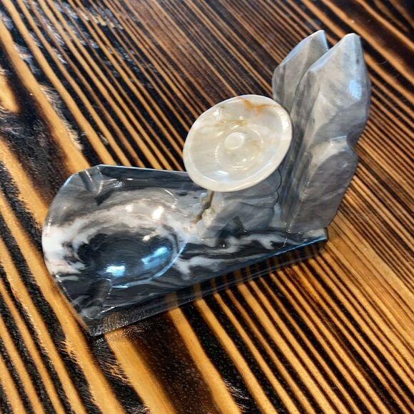 Black onyx marbled ashtray with man next to cactus with a large sombrero. - Picture 2 of 5